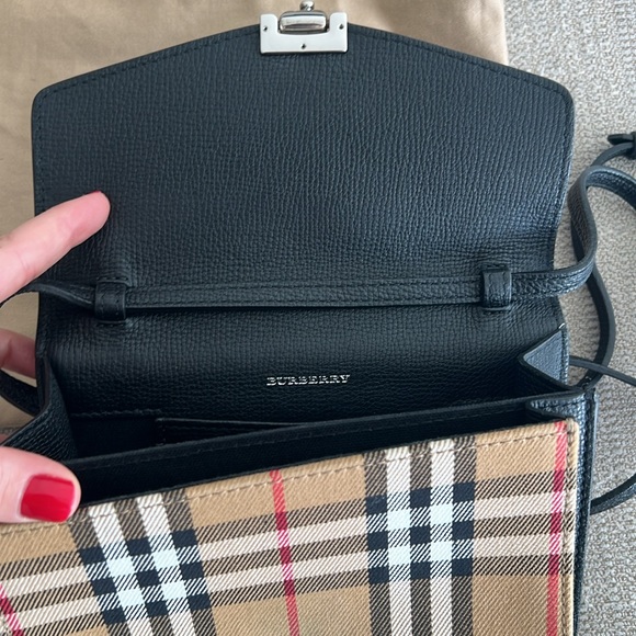 Burberry small cross body bag - Authentic - Picture 10 of 14